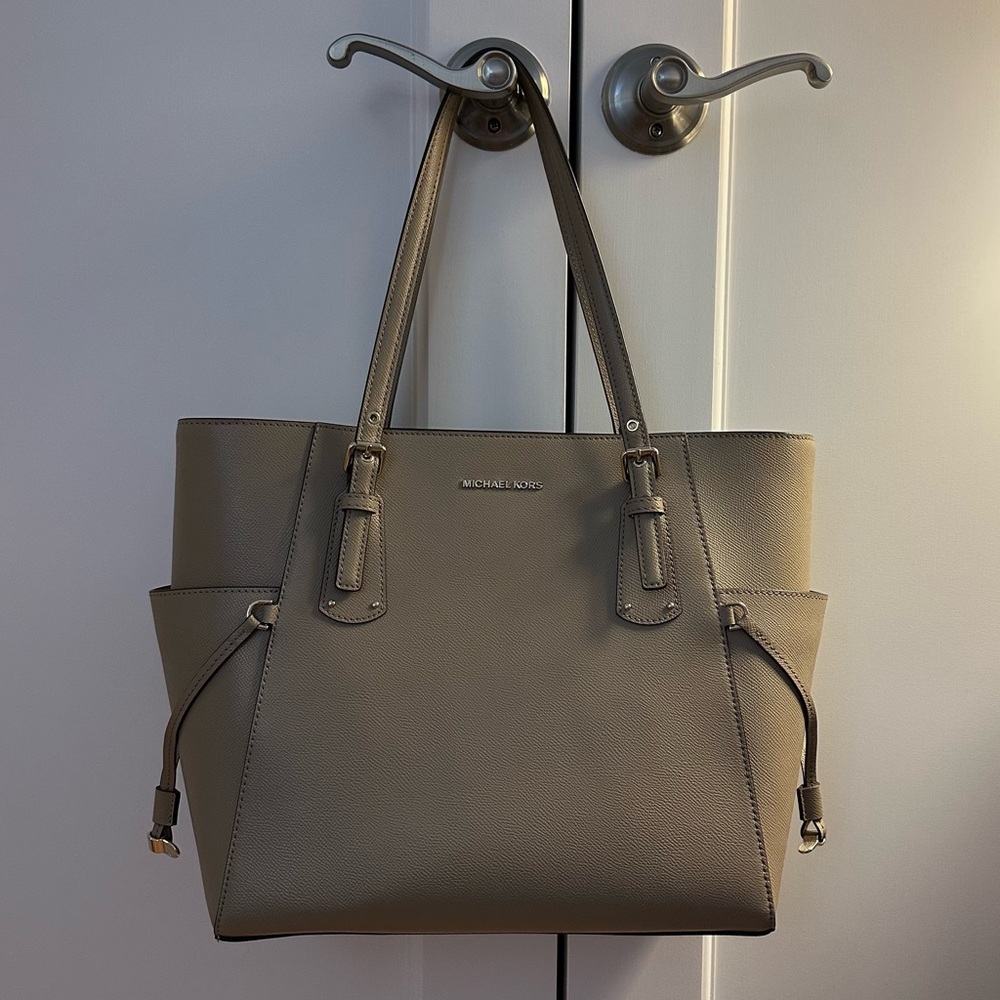 Michael Kors Voyage Tote in Truffle